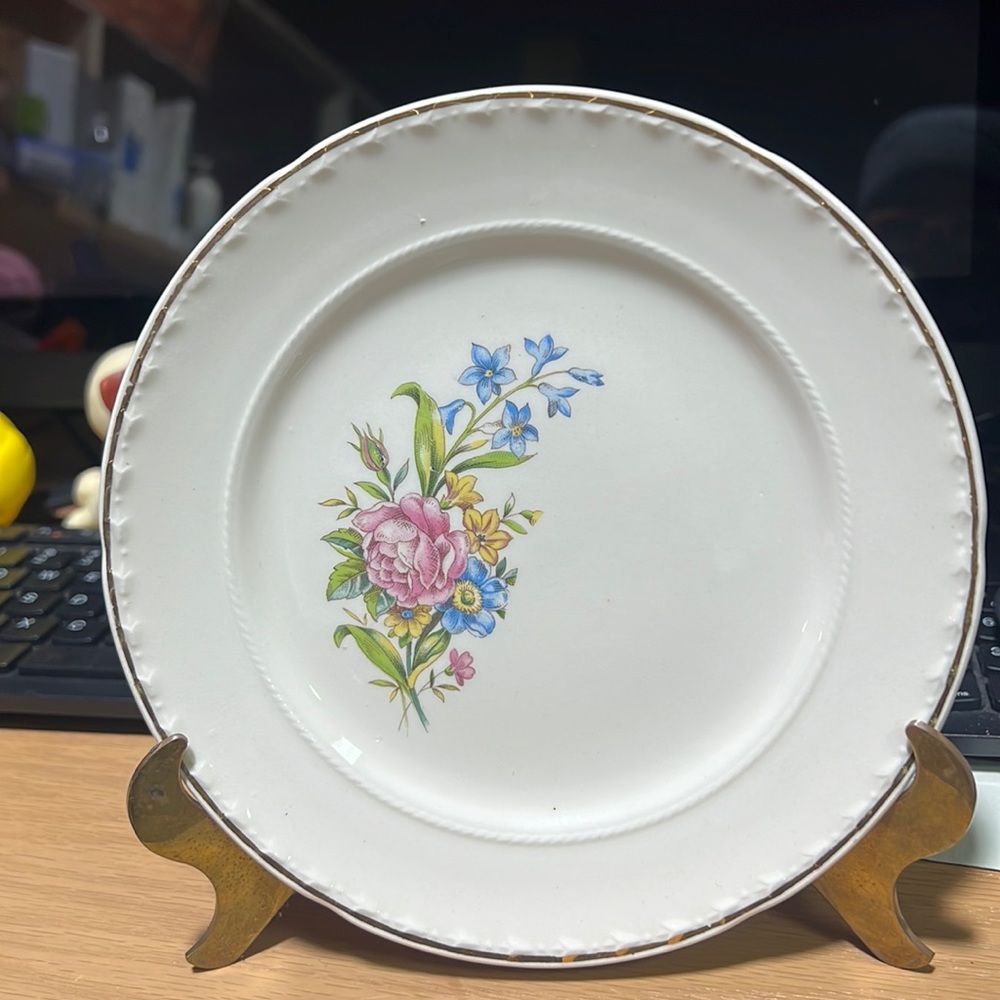 Preowned - 8-Piece Set Vintage Crooksville China dessert plate I-P Made in USA